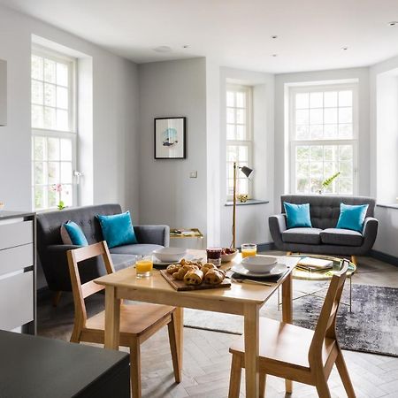 Farnborough Boutique By Viridian Apartments Екстериор снимка