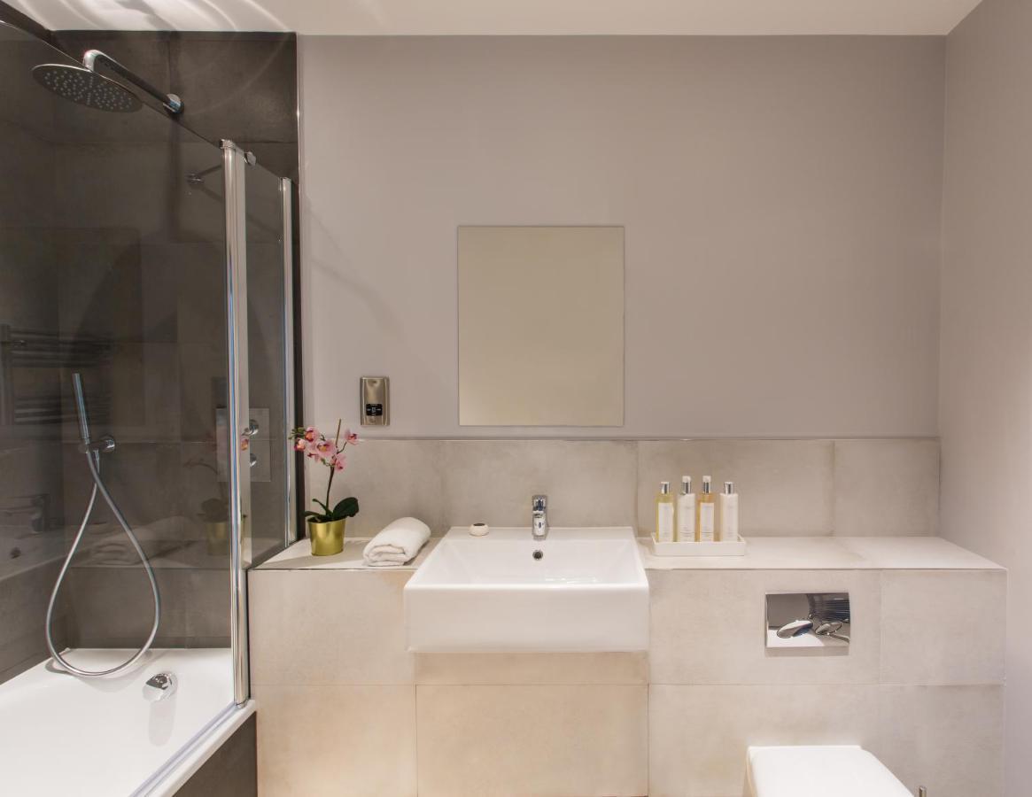 Farnborough Boutique By Viridian Apartments Екстериор снимка