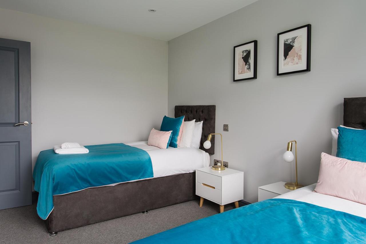 Farnborough Boutique By Viridian Apartments Екстериор снимка