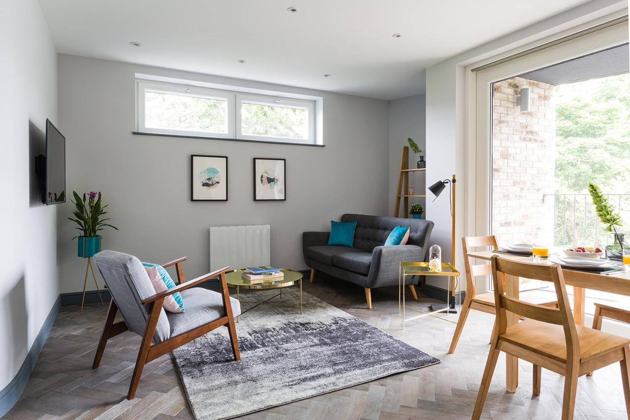 Farnborough Boutique By Viridian Apartments Екстериор снимка