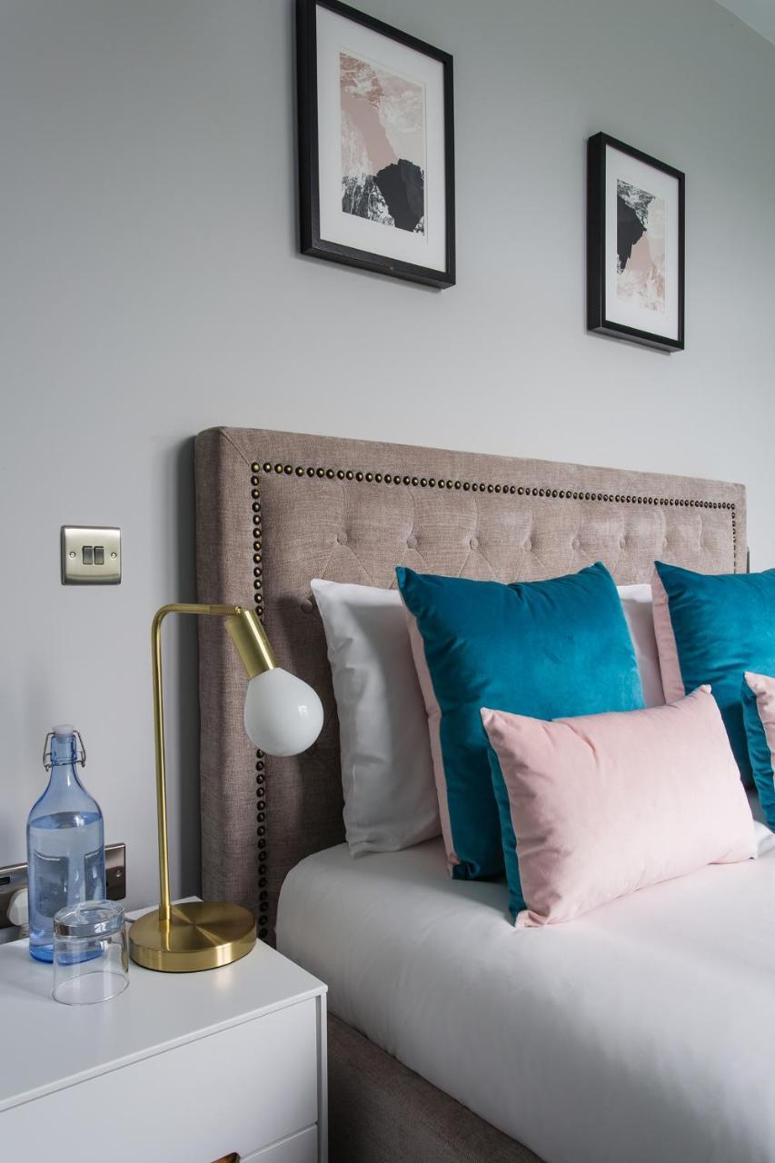 Farnborough Boutique By Viridian Apartments Екстериор снимка