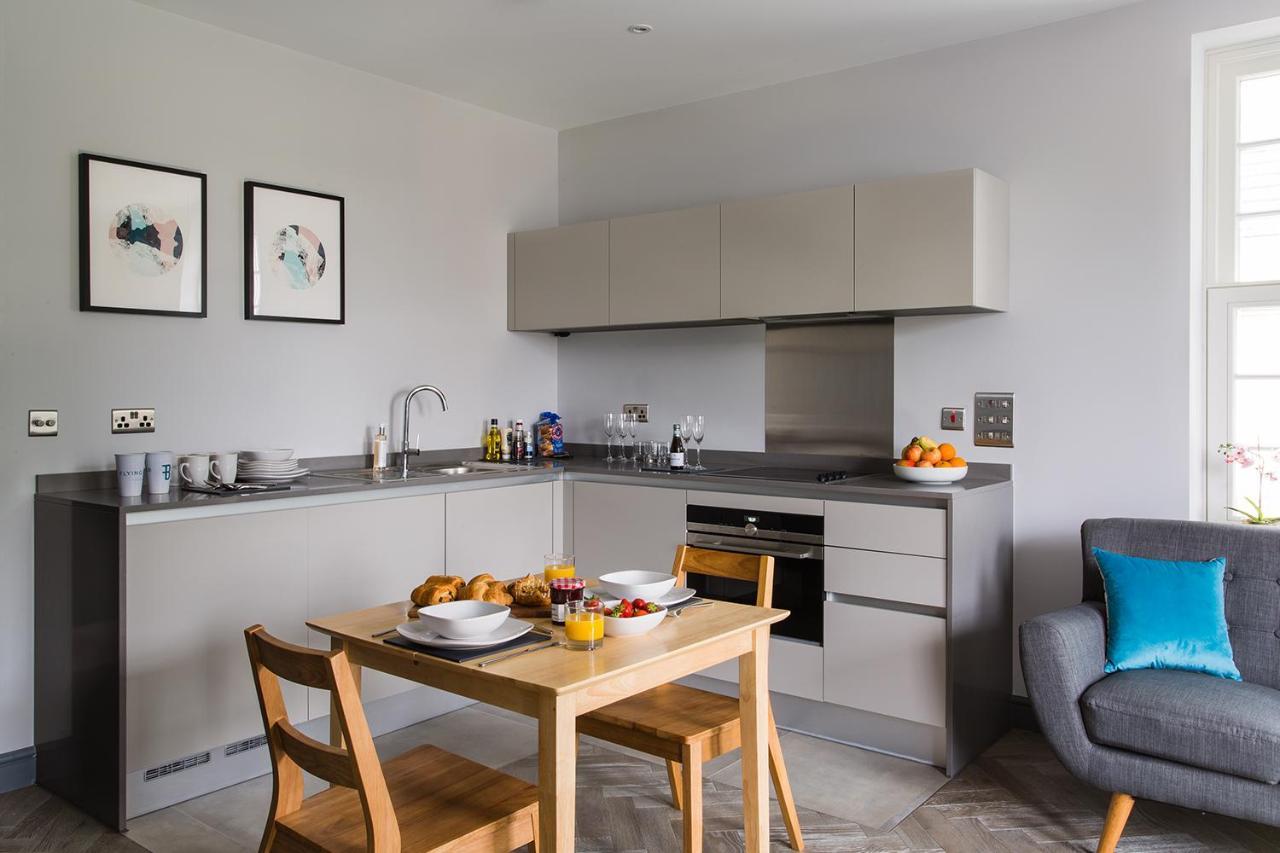 Farnborough Boutique By Viridian Apartments Екстериор снимка