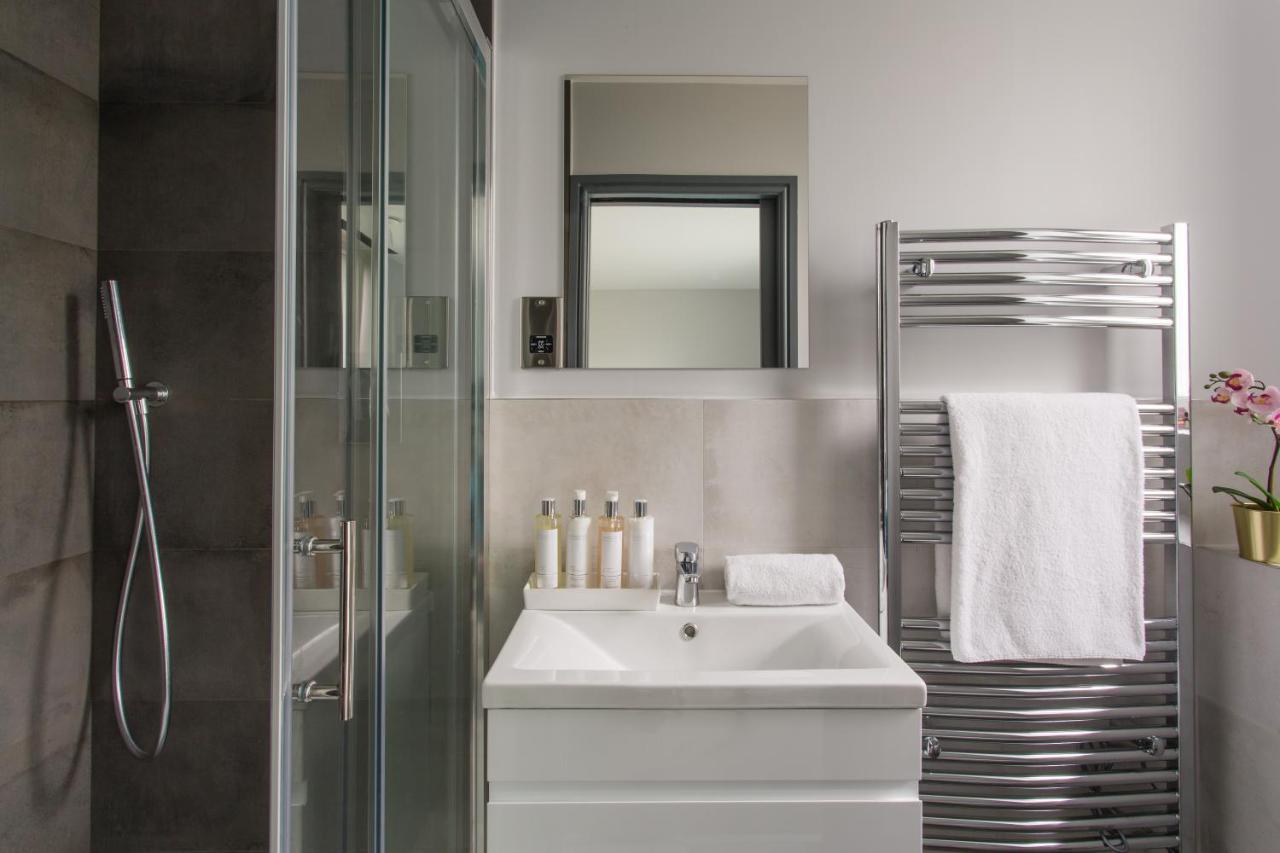 Farnborough Boutique By Viridian Apartments Екстериор снимка